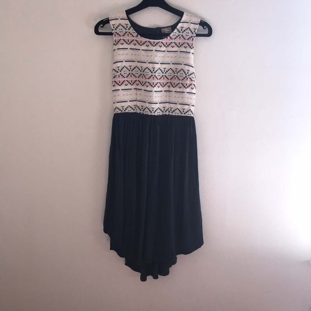 Sleeveless Patterned Black and White Dress